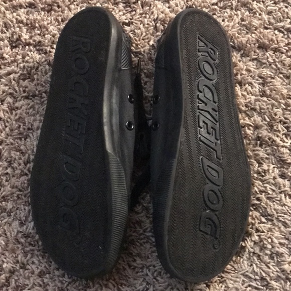 Rocket dog all black sneaker women’s 8 with soft foam insole. - Picture 6 of 6